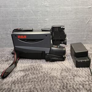 Vintage RCA CC436 VHS Camcorder 24X Zoom Plus Autofocus Gray For Parts Repair
